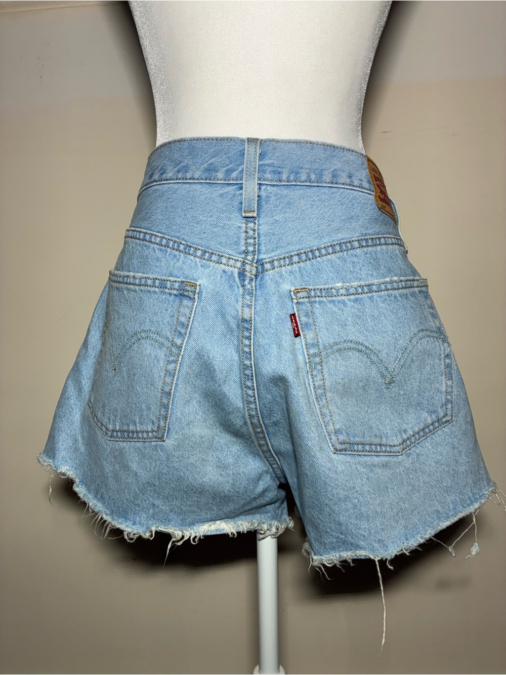 Levi’s 501 Original High Rise Light Wash Distressed Cutoff Denim Shorts size 30 - Picture 3 of 5